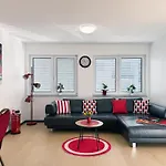Bonquartier - Design Mit Balkon, Arbeitsplatz Und Parkplatz Lägenhet