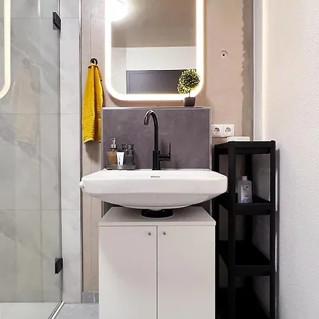 Bonquartier - Design Mit Balkon, Arbeitsplatz Und Parkplatz アパート *