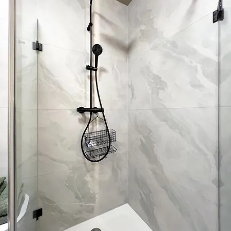 Bonquartier - Design Mit Balkon, Arbeitsplatz Und Parkplatz アパート *