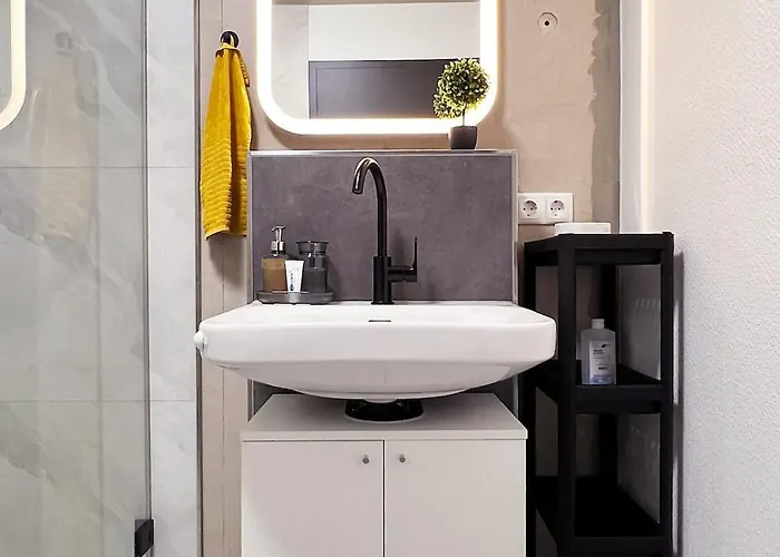 Bonquartier - Design Mit Balkon, Arbeitsplatz Und Parkplatz Appartement *